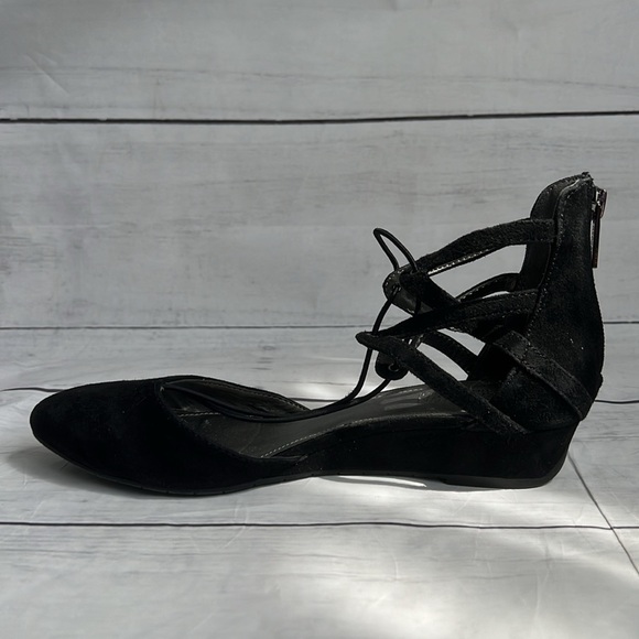 Reaction Kenneth Cole Black Heel With String Suede US 6.5 Med - Picture 6 of 10